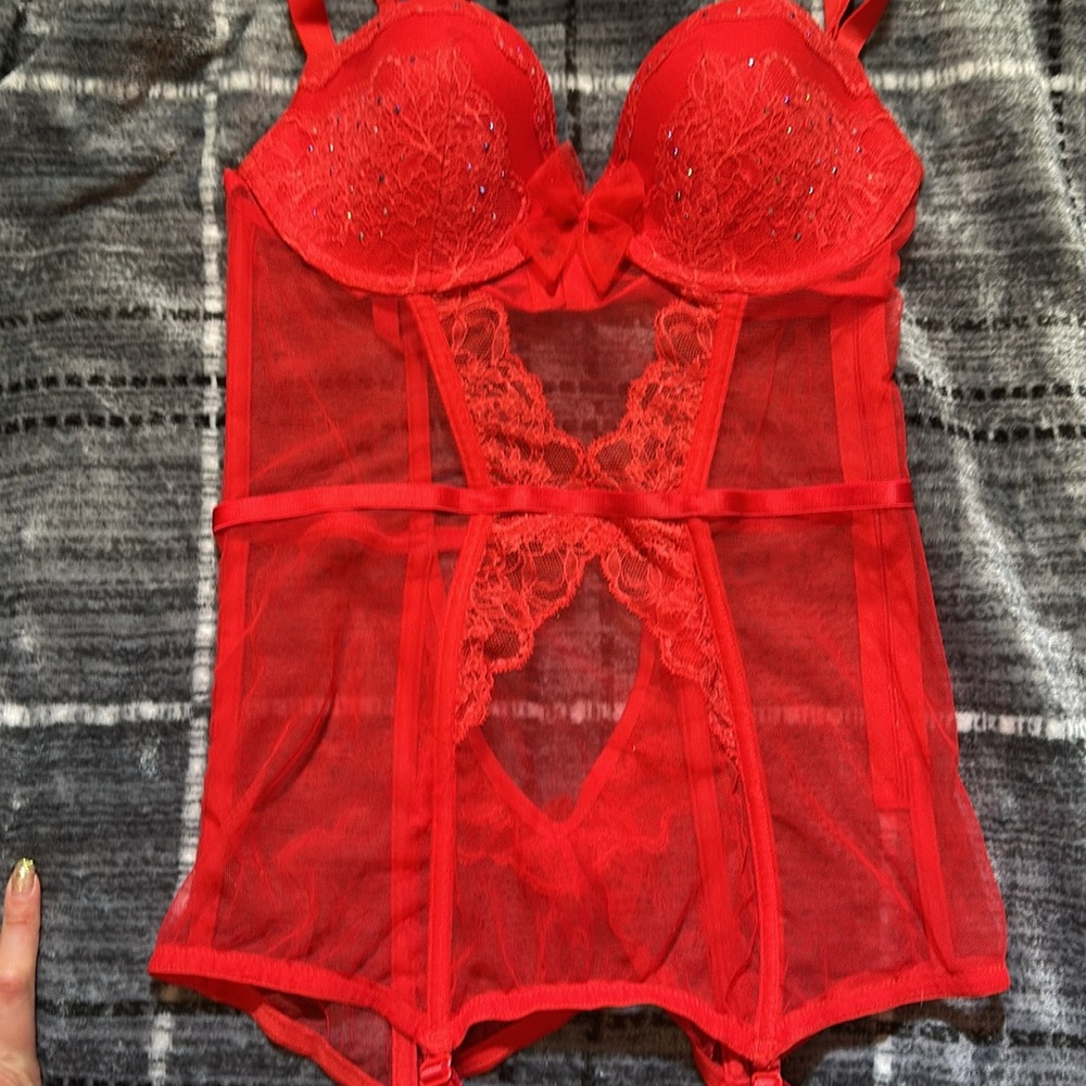 Victoria Secret Elegant Red Lace Bustier - Picture 4 of 6